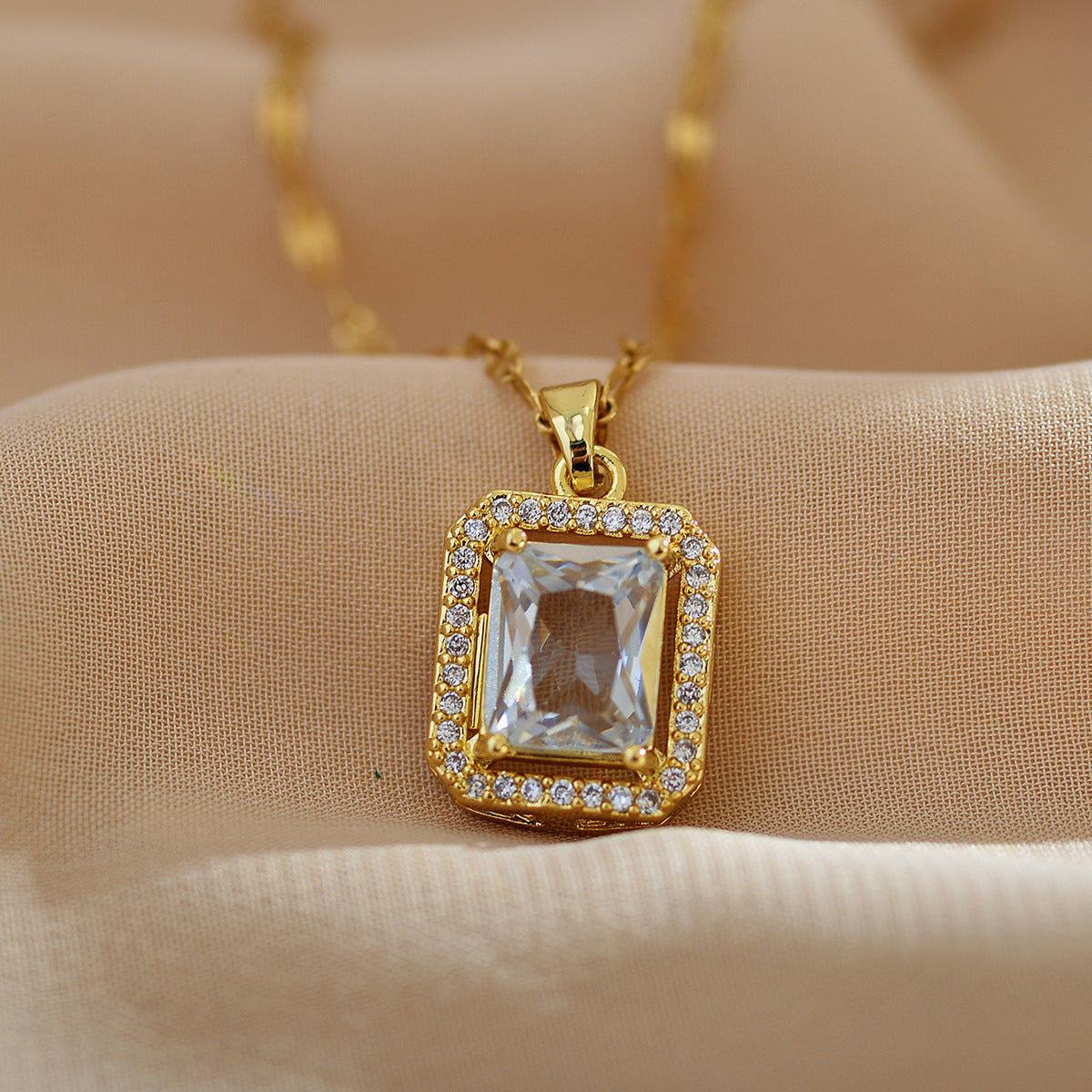 Classic White Crystal Zircon Pendant Clavicle Chain Necklace Natural High-Quality Jewelry For Women