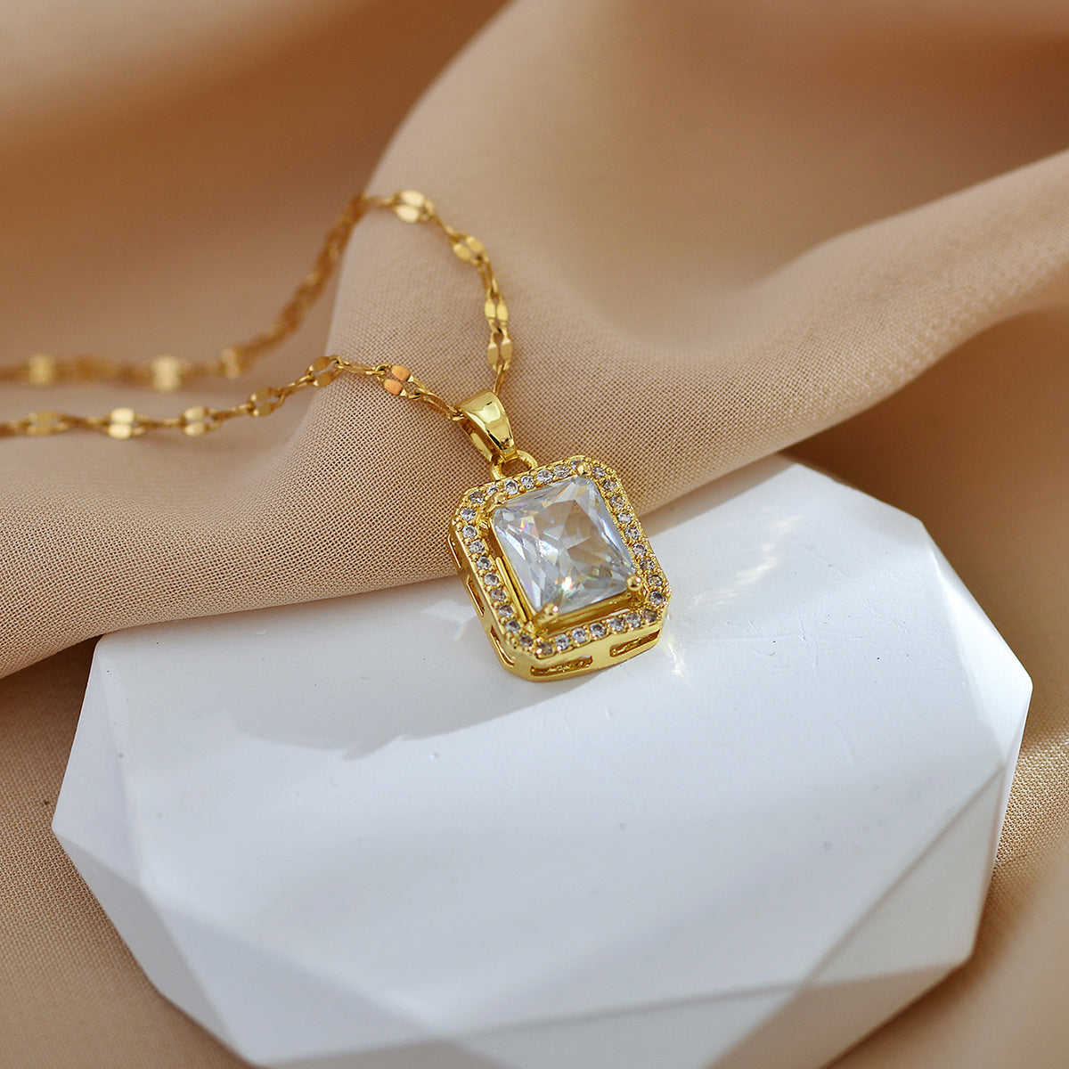 Classic White Crystal Zircon Pendant Clavicle Chain Necklace Natural High-Quality Jewelry For Women