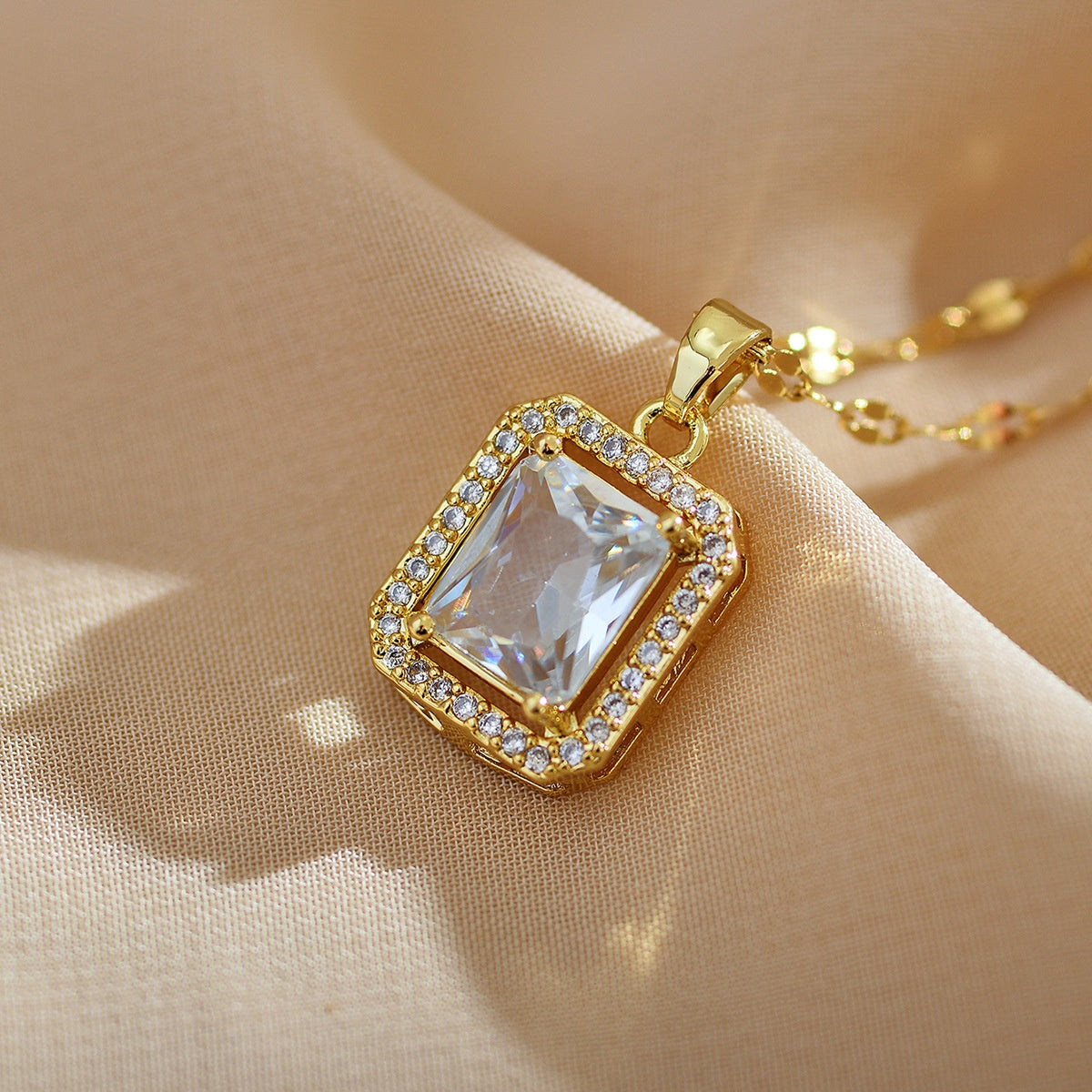Classic White Crystal Zircon Pendant Clavicle Chain Necklace Natural High-Quality Jewelry For Women