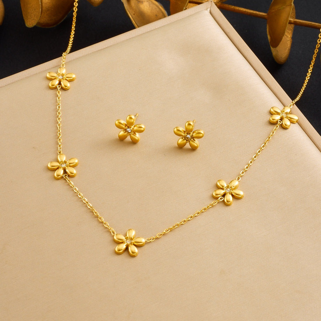 Elegant Women's Jewelry Set Featuring Beautiful Flowers Pattern, 1 Set