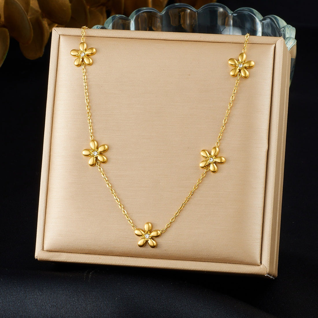 Elegant Women's Jewelry Set Featuring Beautiful Flowers Pattern, 1 Set