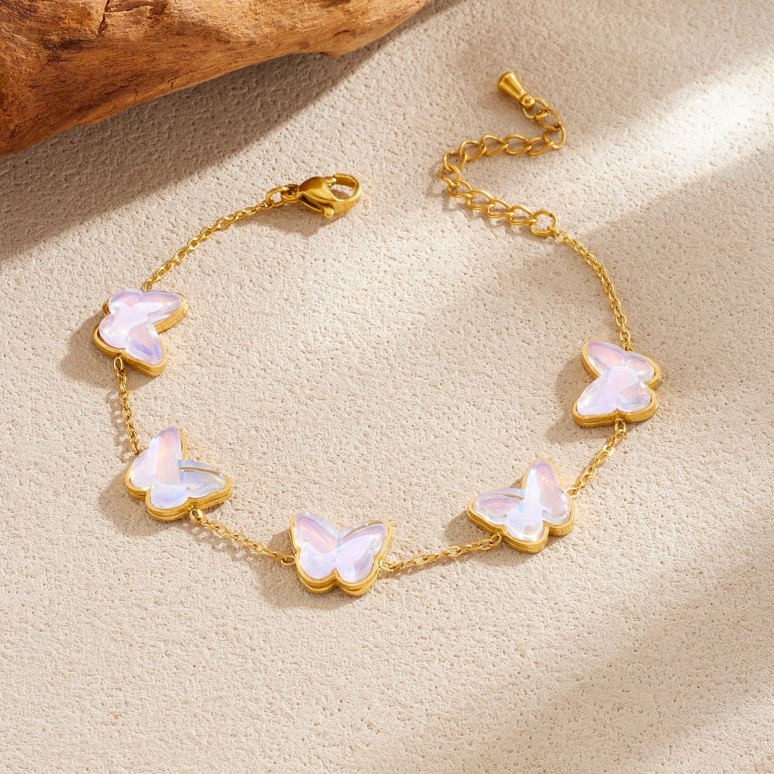 Pink Jewelry Set Featuring Elegant Butterfly Pattern For Stylish Wear