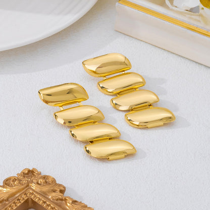 3 Pieces Golden Jewelry Set Featuring Geometric Pattern In Metal