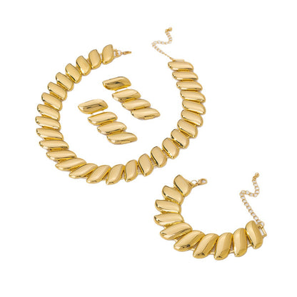 3 Pieces Golden Jewelry Set Featuring Geometric Pattern In Metal
