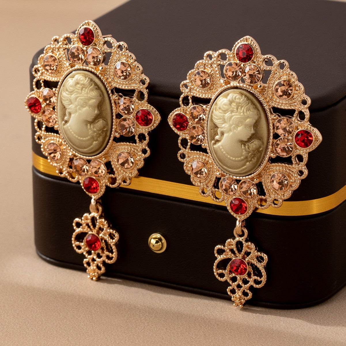Retro Plastic Drop Earrings For Stylish Look In Black