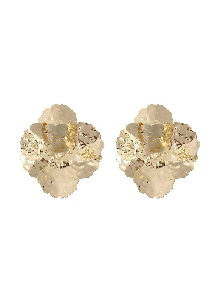 Retro Flower Stud Earrings In Gold Featuring Delicate Petal Design For Elegant Style