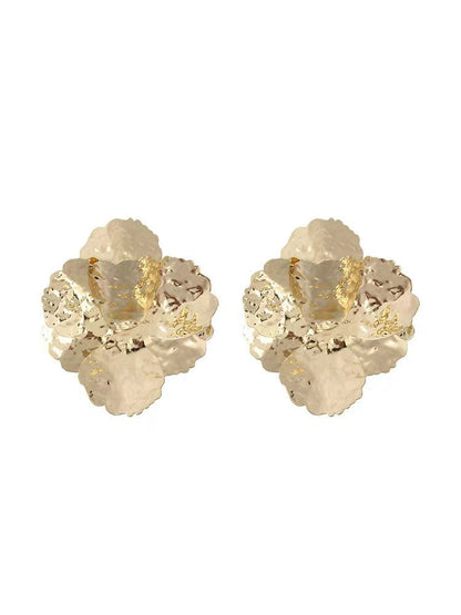 Retro Flower Stud Earrings In Gold Featuring Delicate Petal Design For Elegant Style