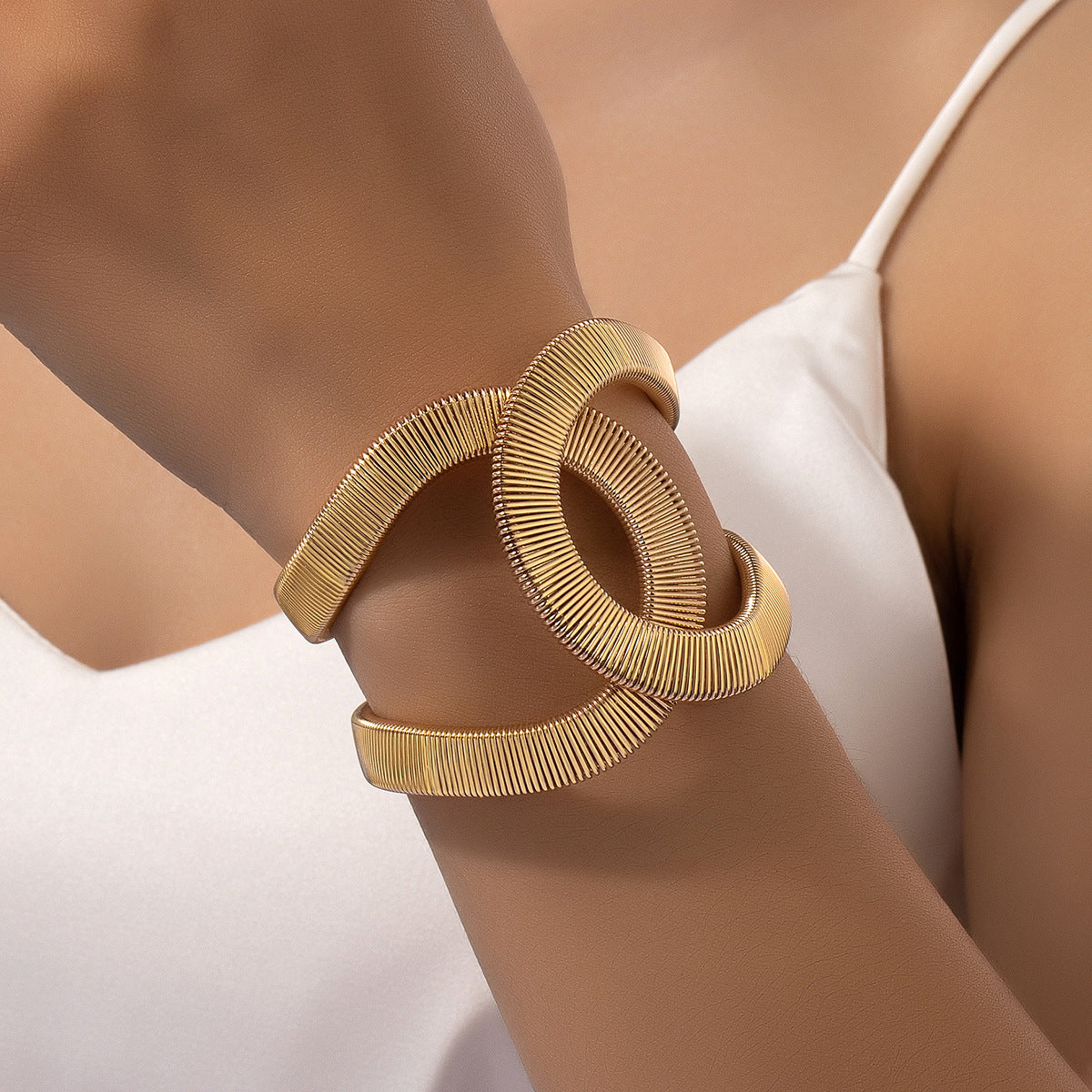 Round Pattern Metal Bangle In Gold For Elegant Style
