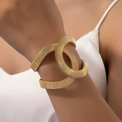 Round Pattern Metal Bangle In Gold For Elegant Style