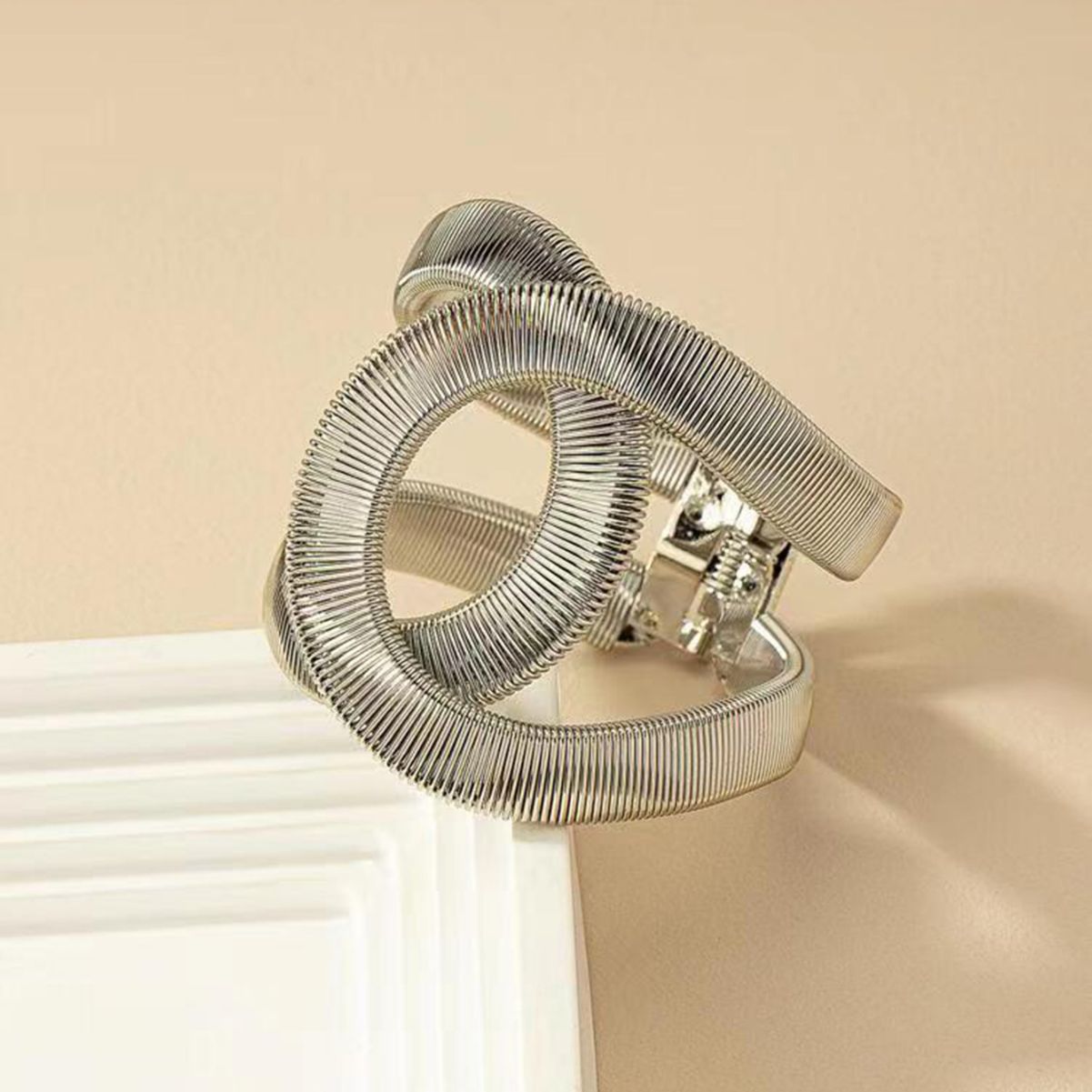 Round Pattern Metal Bangle In Gold For Elegant Style