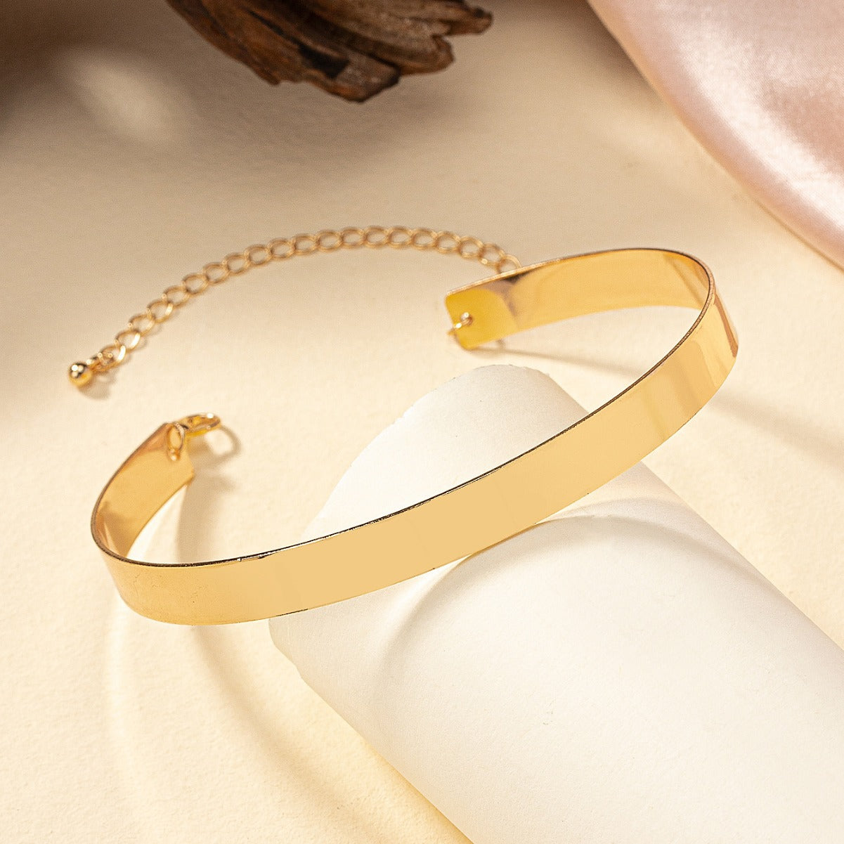 Gold Zinc Alloy Punk Choker For Hip-Hop Style Featuring Exaggerated Design