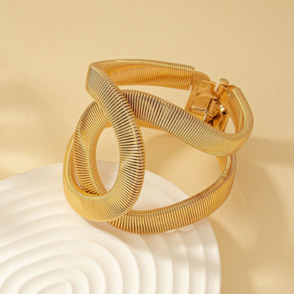 Round Pattern Metal Bangle In Gold For Elegant Style