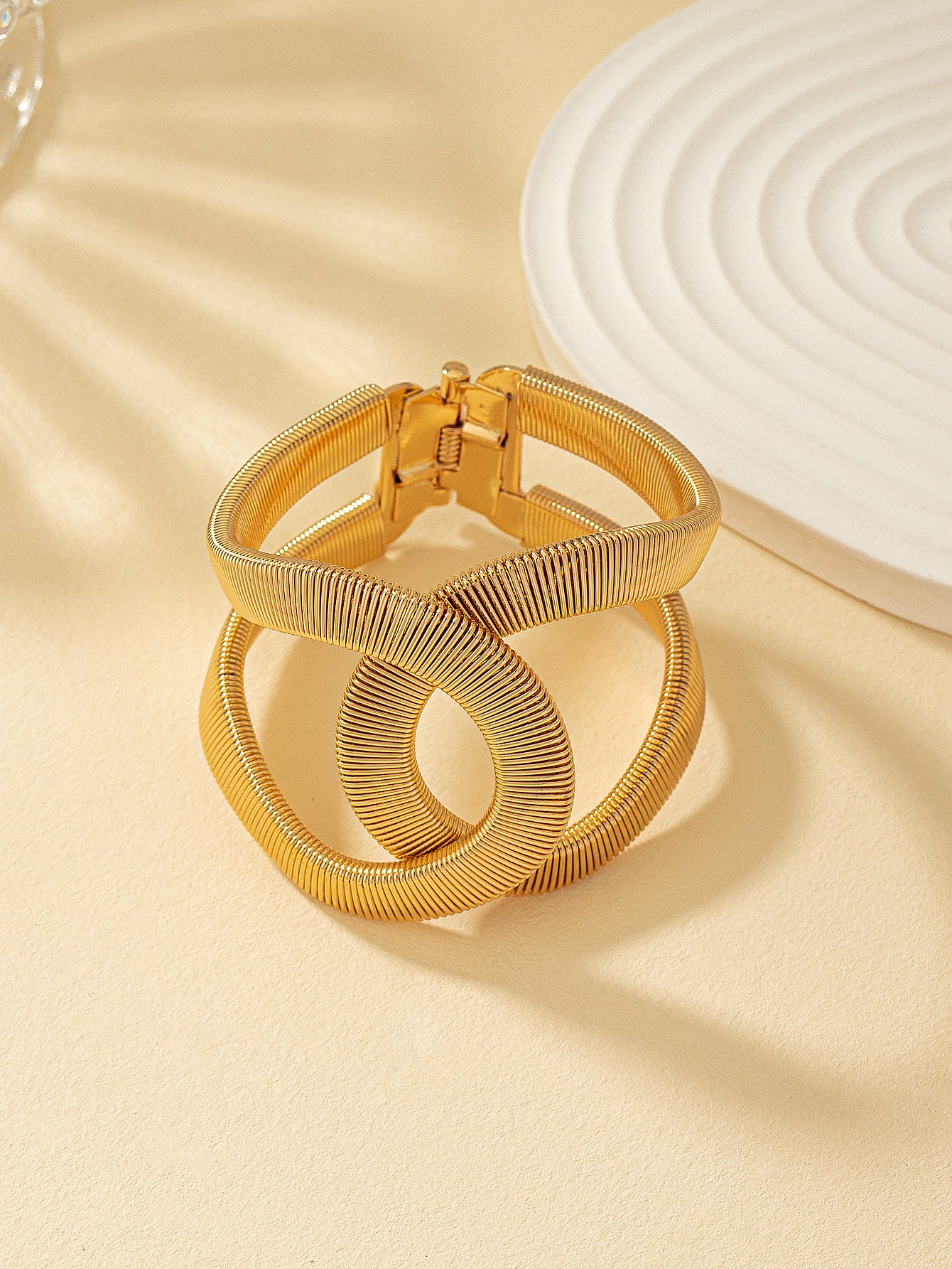 Round Pattern Metal Bangle In Gold For Elegant Style