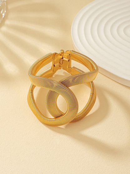 Round Pattern Metal Bangle In Gold For Elegant Style