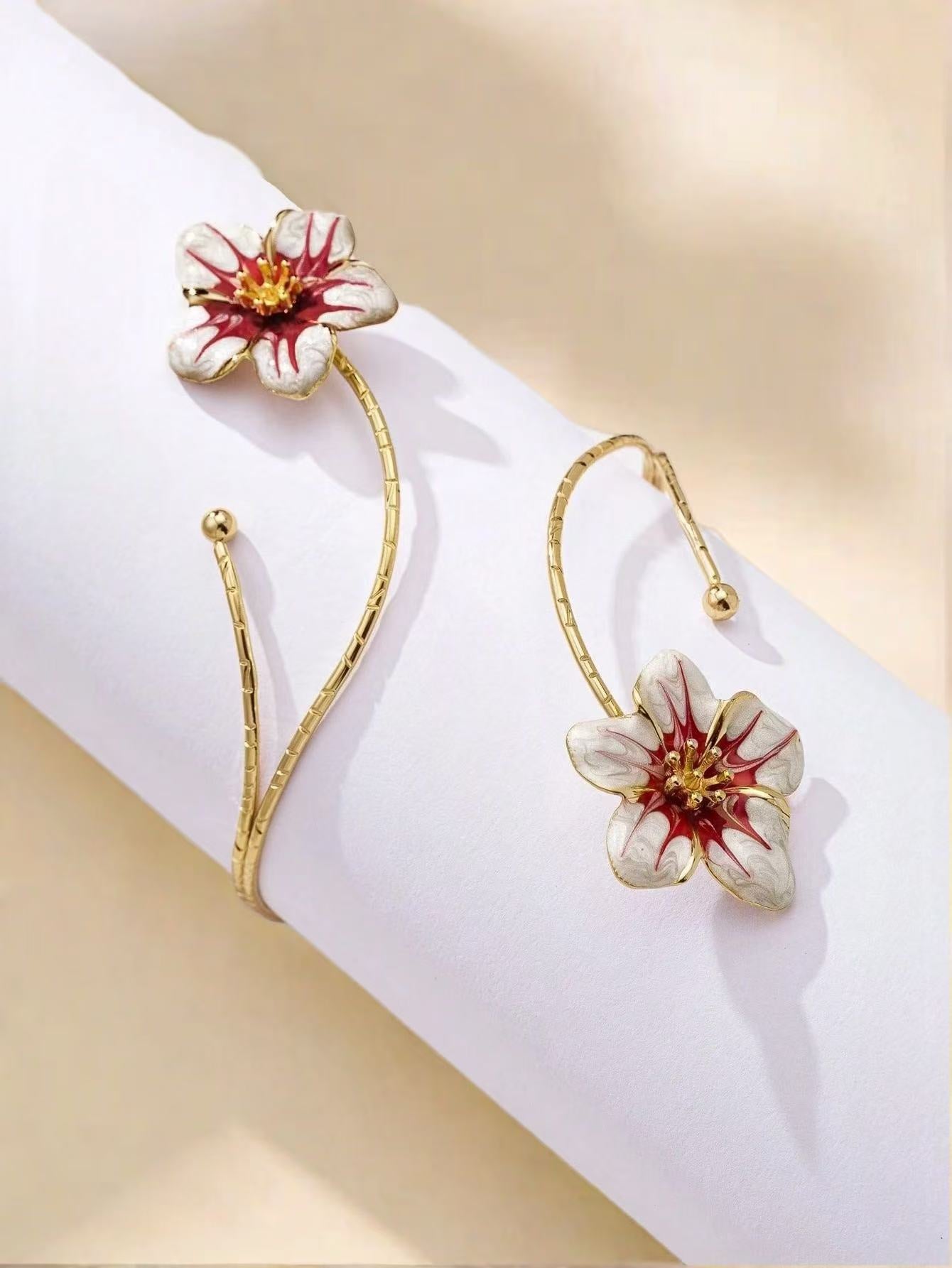 Flower Pattern Metal Arm Cuff Featuring Enamel Craft In Gold And Sky Blue Colors For Stylish Wear