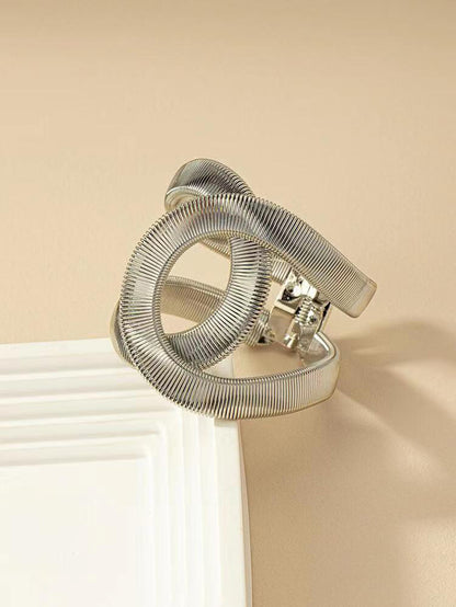 Round Pattern Metal Bangle In Gold For Elegant Style