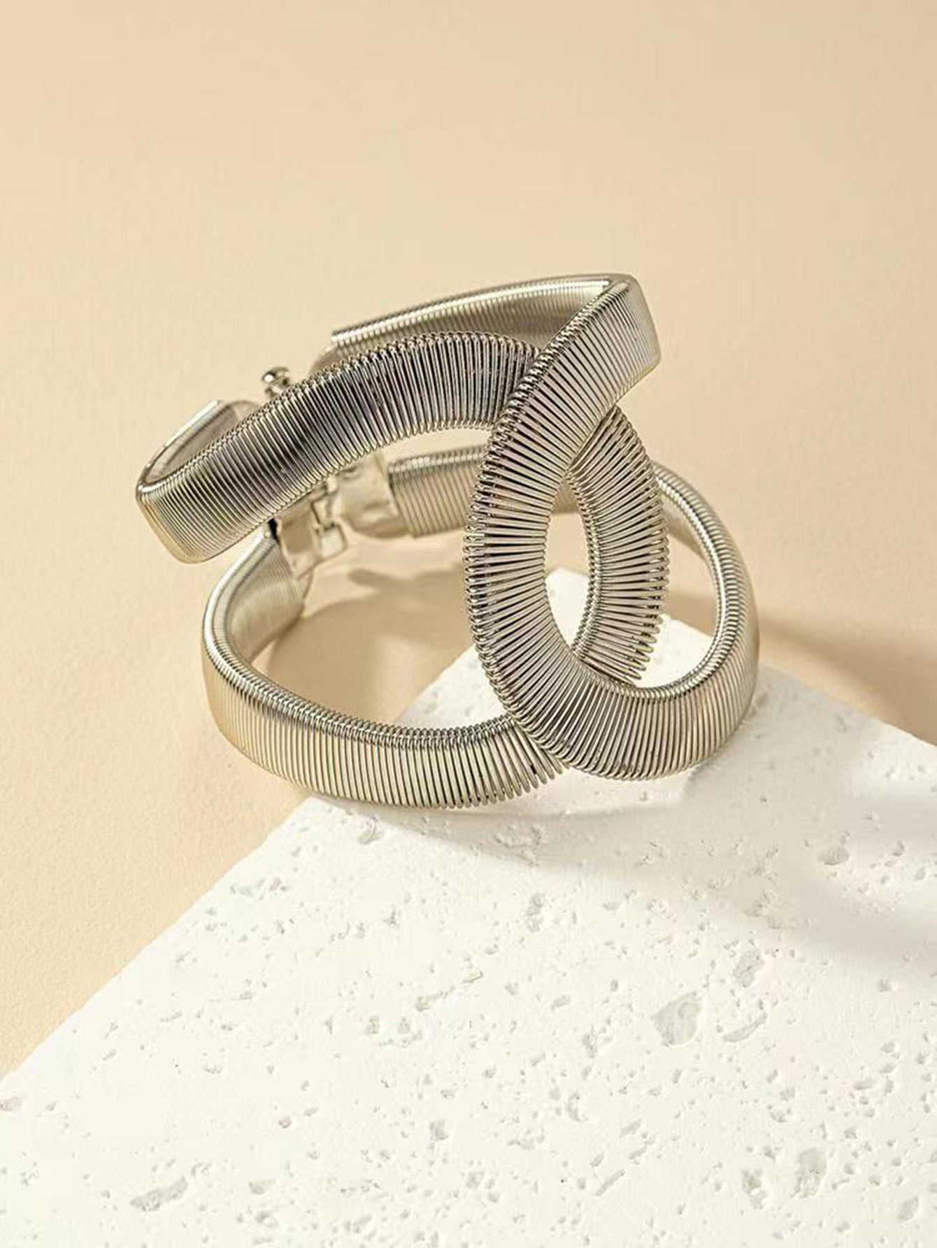 Round Pattern Metal Bangle In Gold For Elegant Style