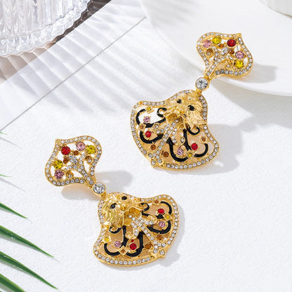 Exaggerated Retro Lion Earrings For Women In Golden Alloy Featuring Bold Design