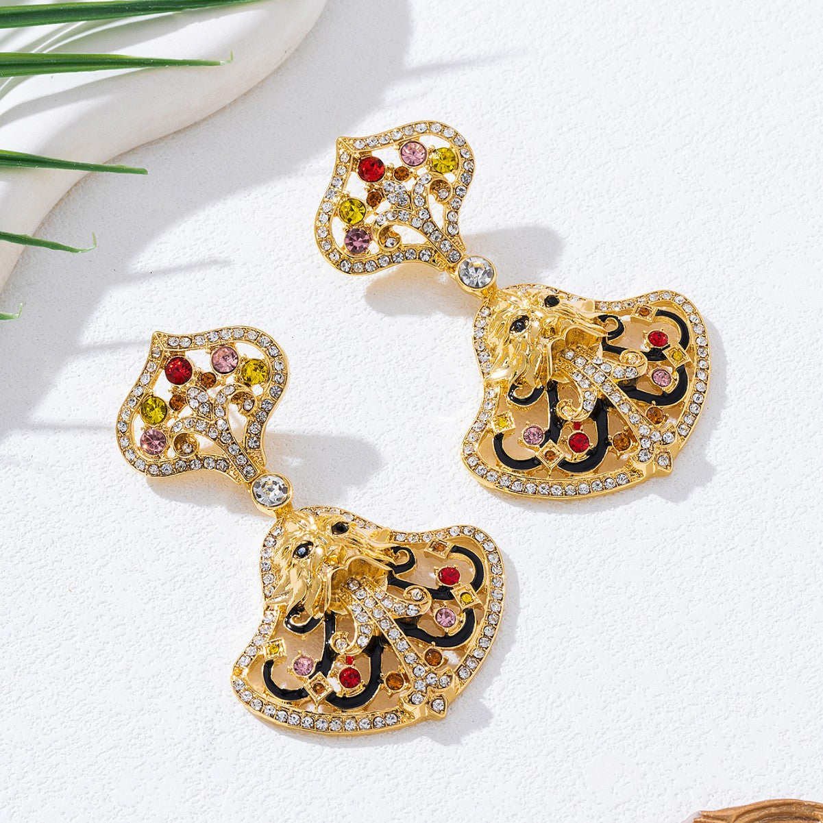 Exaggerated Retro Lion Earrings For Women In Golden Alloy Featuring Bold Design