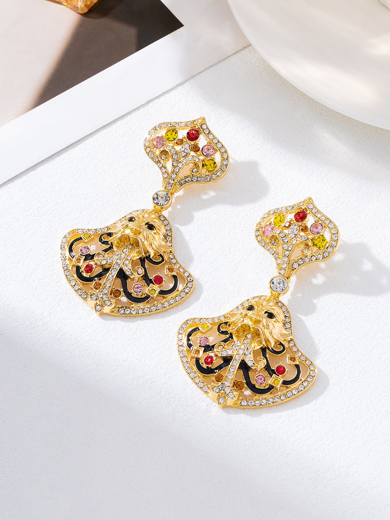 Exaggerated Retro Lion Earrings For Women In Golden Alloy Featuring Bold Design