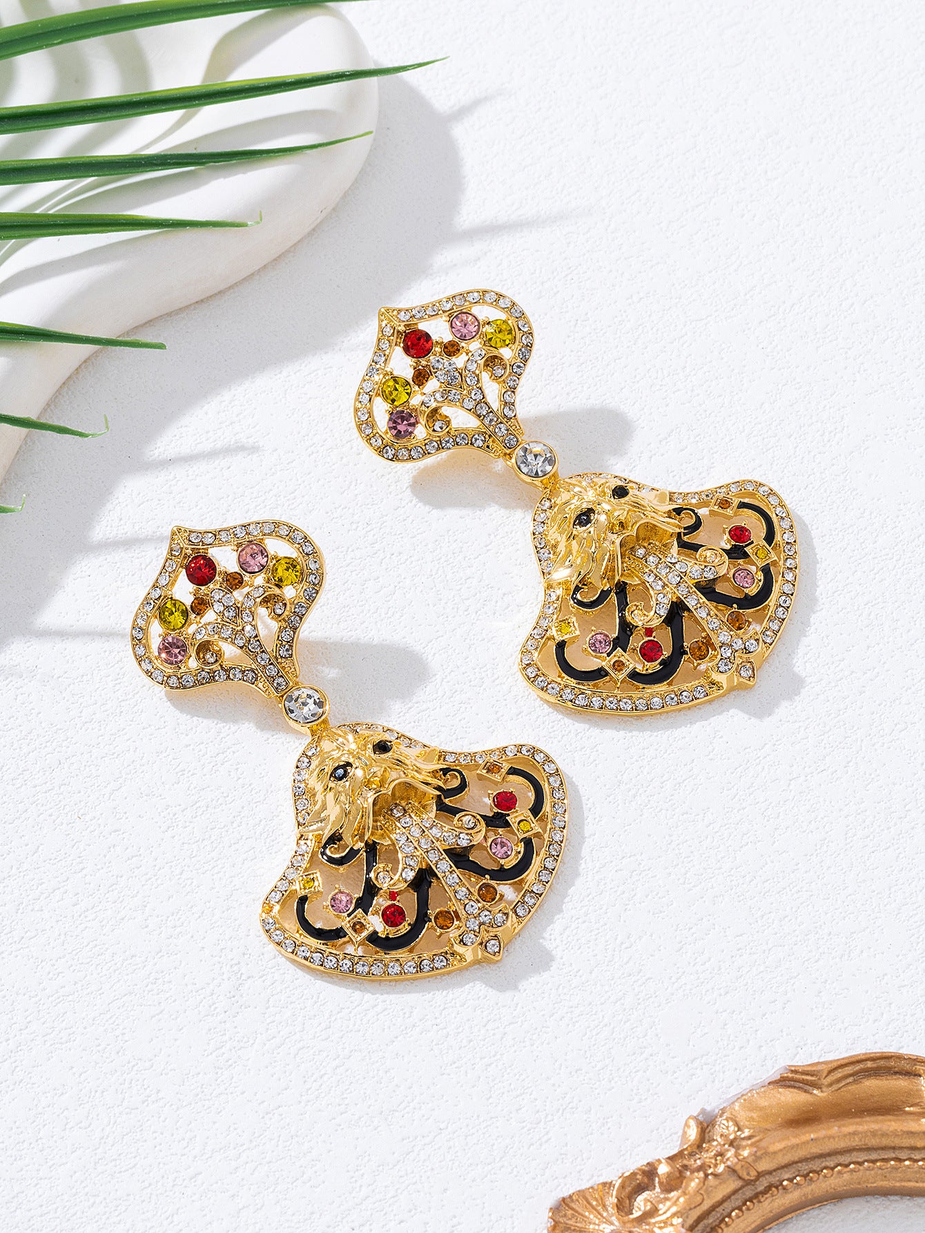 Exaggerated Retro Lion Earrings For Women In Golden Alloy Featuring Bold Design