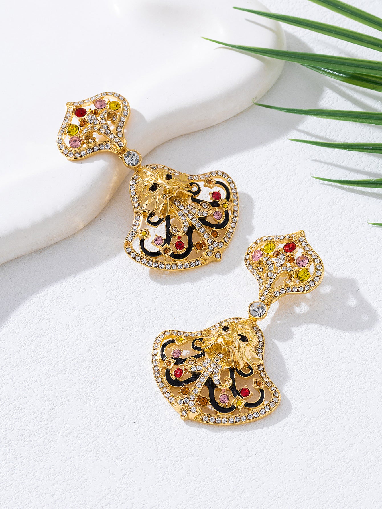 Exaggerated Retro Lion Earrings For Women In Golden Alloy Featuring Bold Design