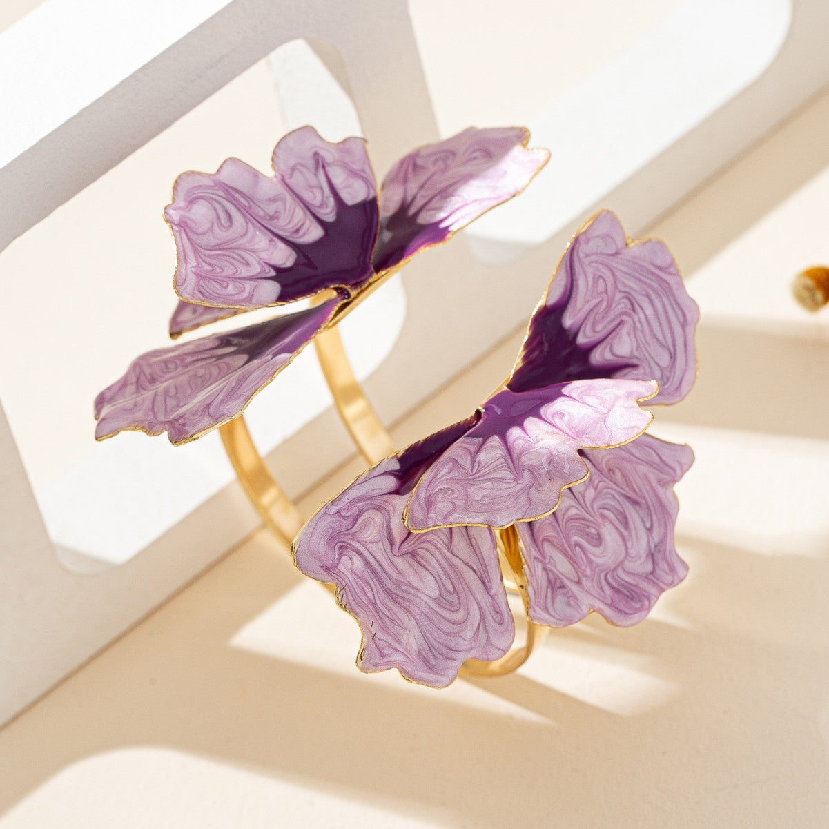 For Women Pink Flower Ombre Bangle Bracelet Featuring Elegant Floral Design