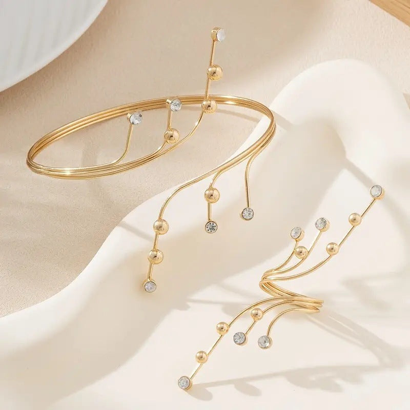 Golden Jewelry Set Featuring Elegant Geometric Pattern For Stylish Wear
