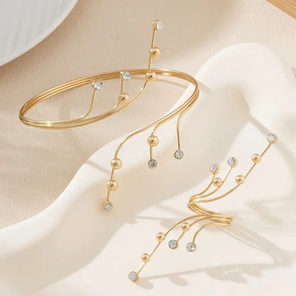 Golden Jewelry Set Featuring Elegant Geometric Pattern For Stylish Wear