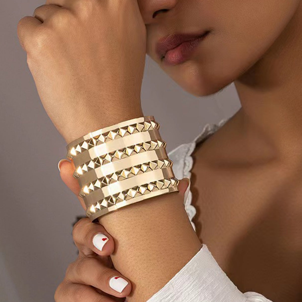 Geometric Round Gold Bangle For Stylish Everyday Wear