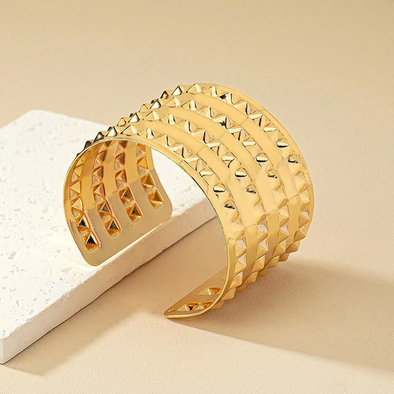 Geometric Round Gold Bangle For Stylish Everyday Wear