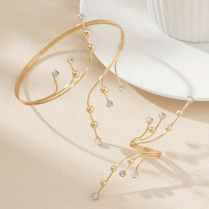 Golden Jewelry Set Featuring Elegant Geometric Pattern For Stylish Wear