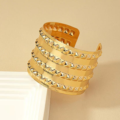 Geometric Round Gold Bangle For Stylish Everyday Wear