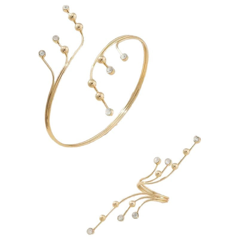 Golden Jewelry Set Featuring Elegant Geometric Pattern For Stylish Wear