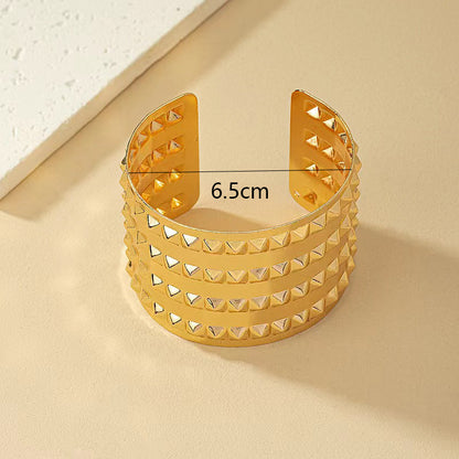 Geometric Round Gold Bangle For Stylish Everyday Wear