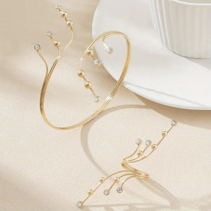 Golden Jewelry Set Featuring Elegant Geometric Pattern For Stylish Wear