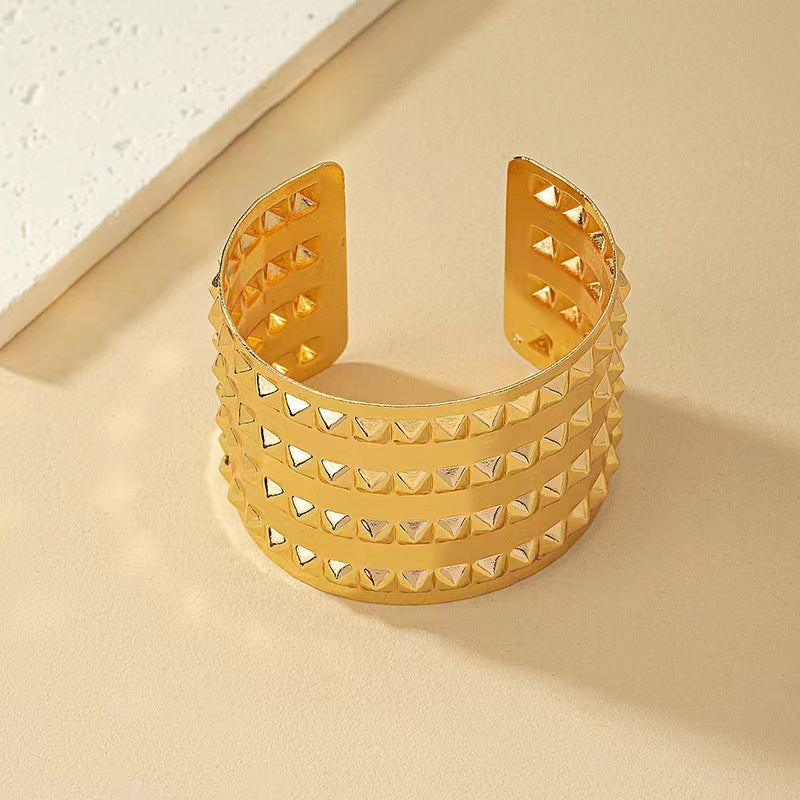 Geometric Round Gold Bangle For Stylish Everyday Wear