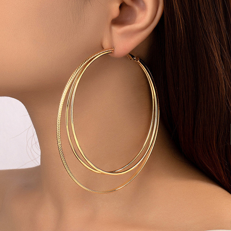 Round Gold Earrings Featuring Geometric Design, Perfect For Elegant Everyday Wear