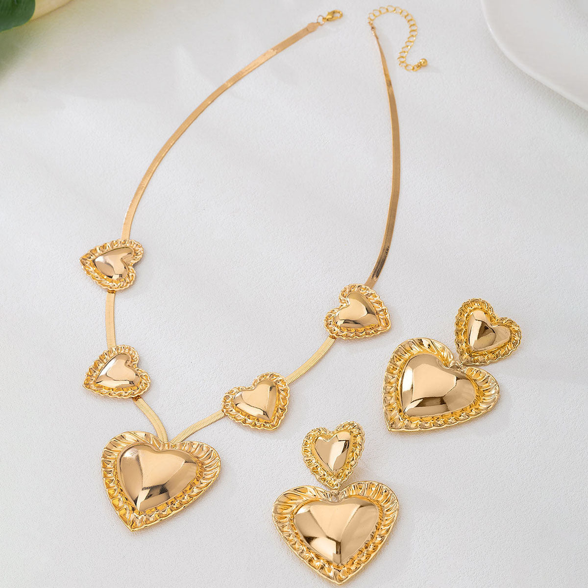 Golden Jewelry Set Featuring Petal Pattern Made Of Durable Iron