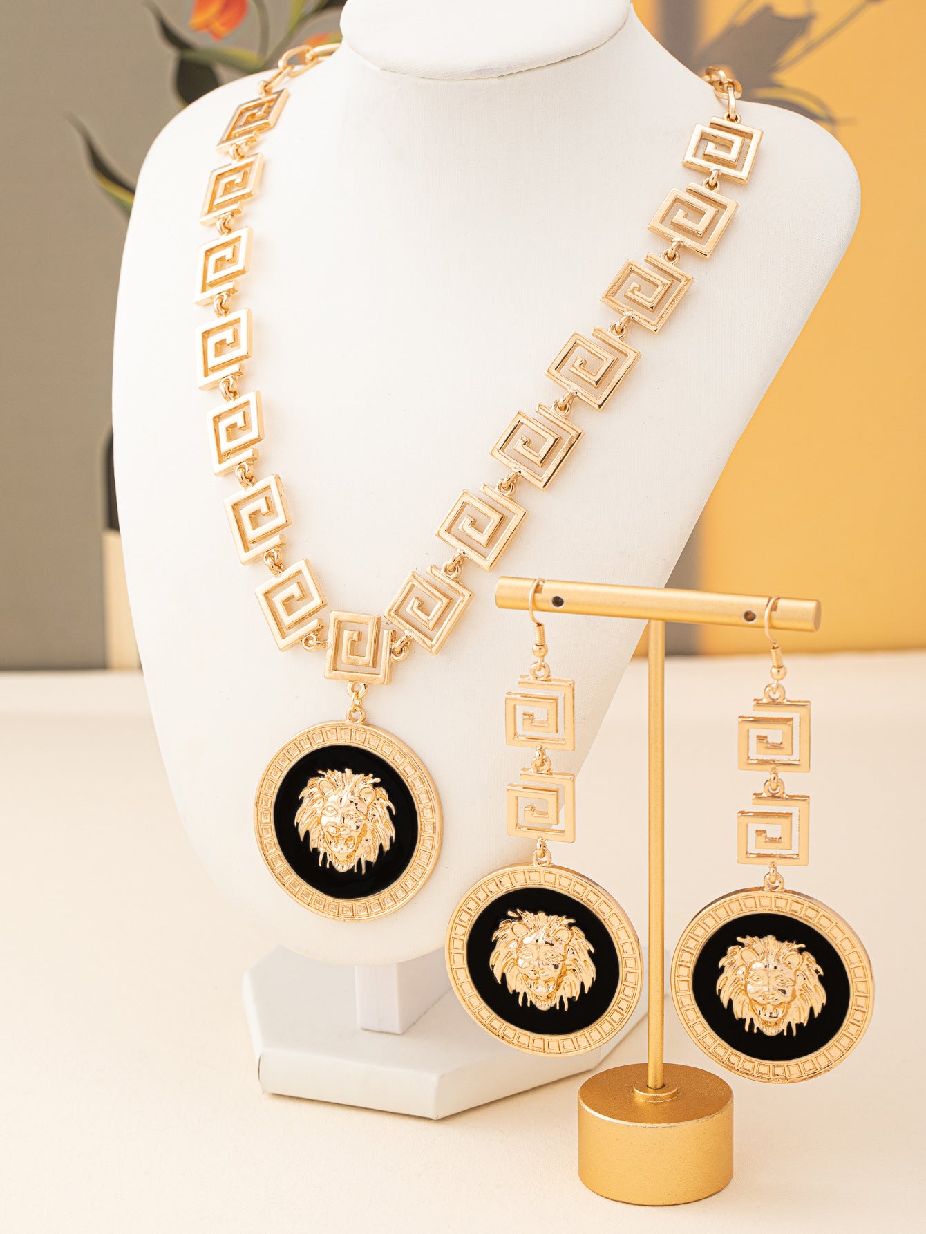 Hip-Hop Jewelry Set Featuring Lion Pattern Made Of Durable Alloy, 1 Set