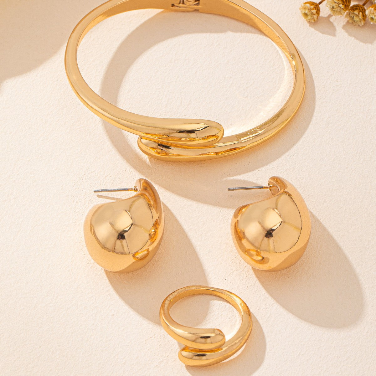 3 Pieces Golden Jewelry Set Featuring Water Droplets Pattern