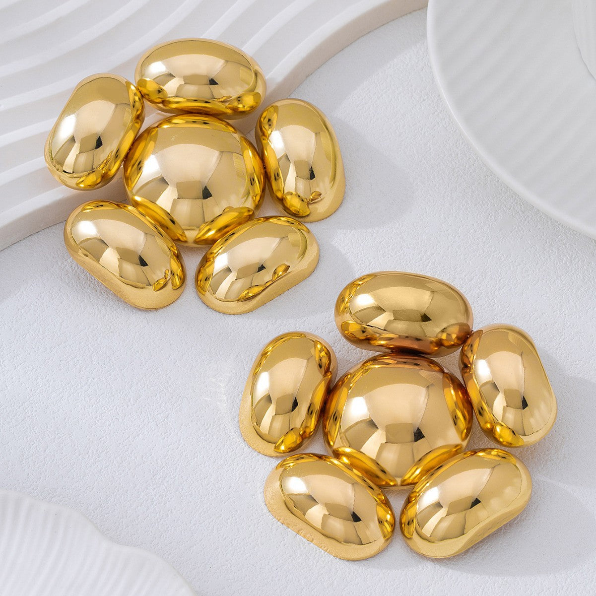 Exaggerated Petal Earrings In Gold, Featuring A Bold And Stylish Design For A Unique Look