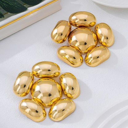 Exaggerated Petal Earrings In Gold, Featuring A Bold And Stylish Design For A Unique Look