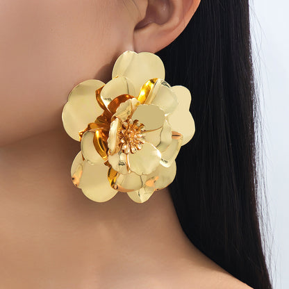 Retro Pastoral Gold Flower Stud Earrings For Elegant Style