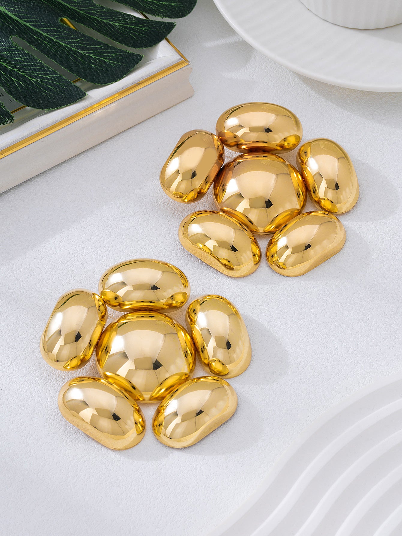 Exaggerated Petal Earrings In Gold, Featuring A Bold And Stylish Design For A Unique Look
