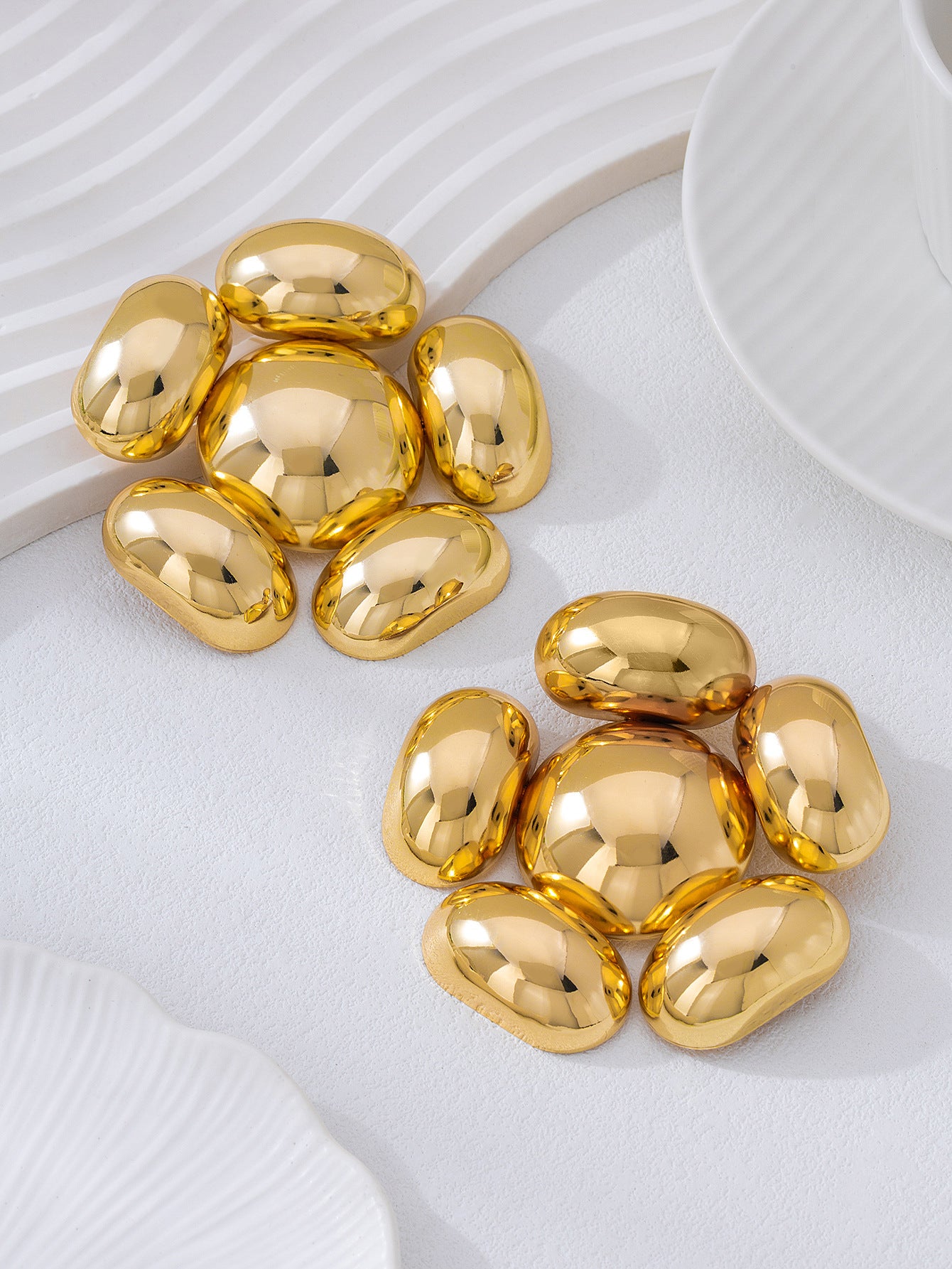 Exaggerated Petal Earrings In Gold, Featuring A Bold And Stylish Design For A Unique Look