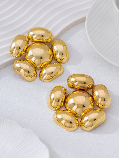 Exaggerated Petal Earrings In Gold, Featuring A Bold And Stylish Design For A Unique Look