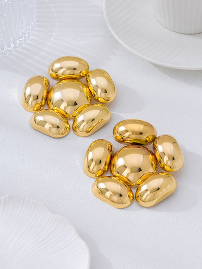 Exaggerated Petal Earrings In Gold, Featuring A Bold And Stylish Design For A Unique Look