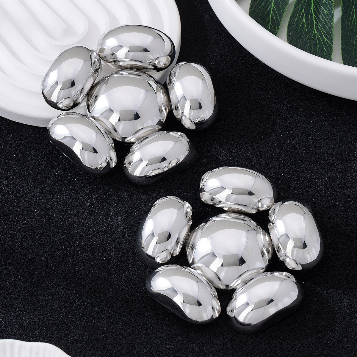 Exaggerated Petal Earrings In Gold, Featuring A Bold And Stylish Design For A Unique Look