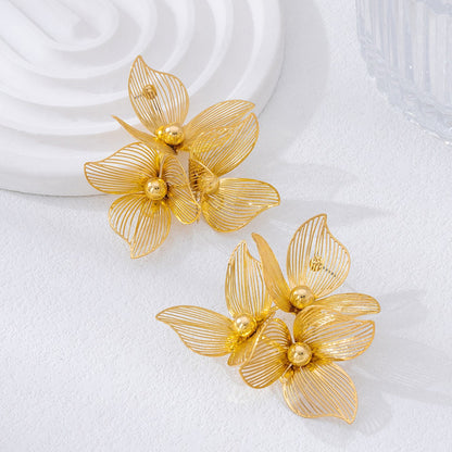 Pastoral Flower Earrings In Gold Featuring Metal Petal Design For Elegant Style